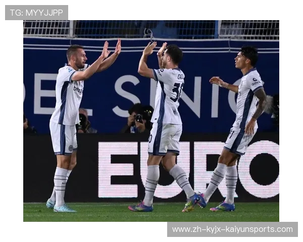 意甲球队拍照及其独特的赛季宣传方式